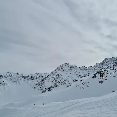 Fewo D'Rock Arosa-Perfect For Party Lovers-Located Above A Bar & Club (Adults Only) Arosa